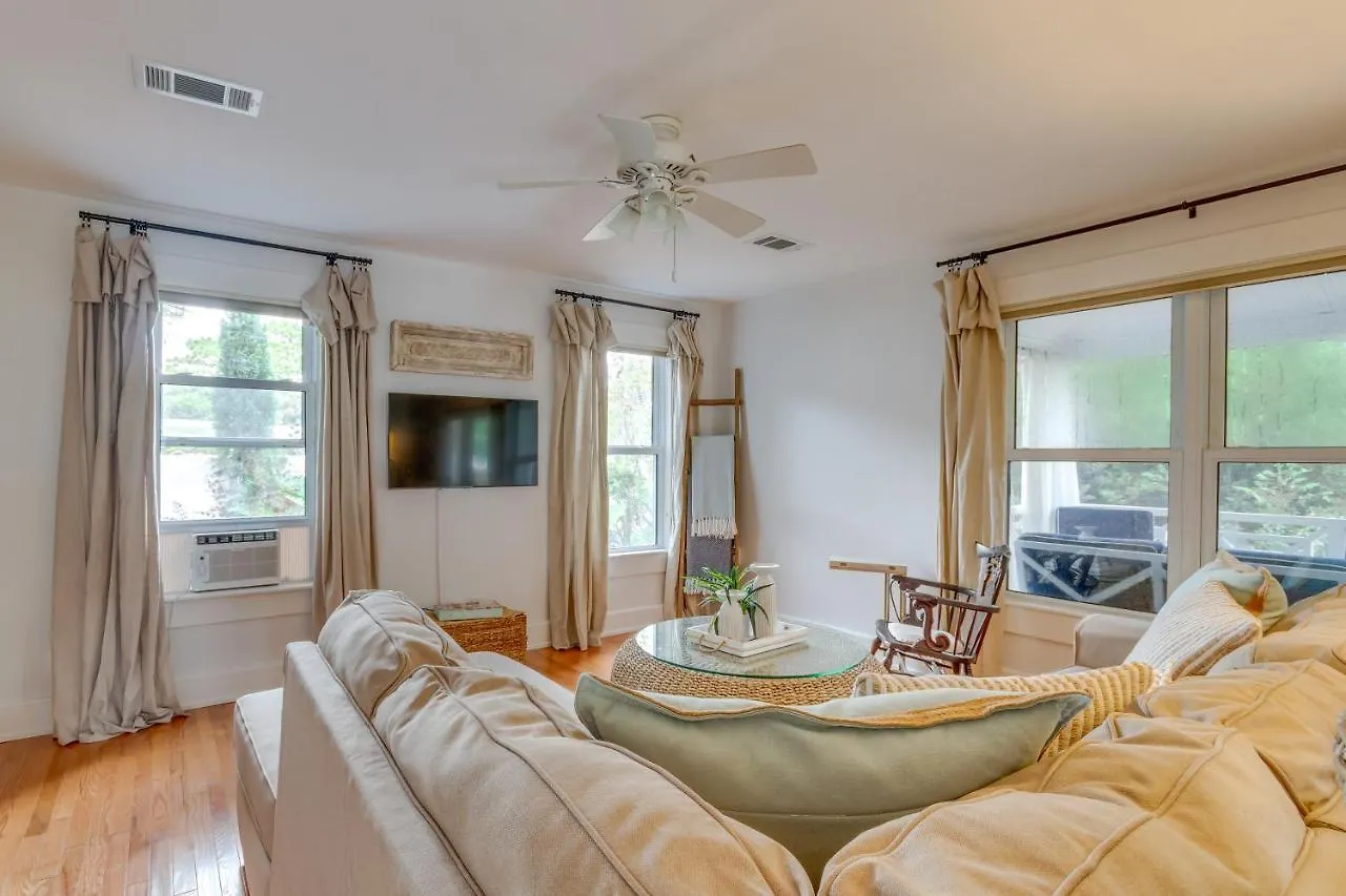 Pensacola Paradise Furnished Deck And Gas Grill!