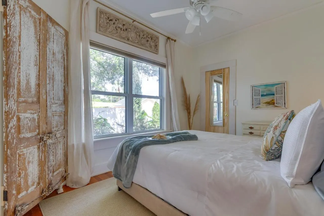 Pensacola Paradise Furnished Deck And Gas Grill! Holiday home