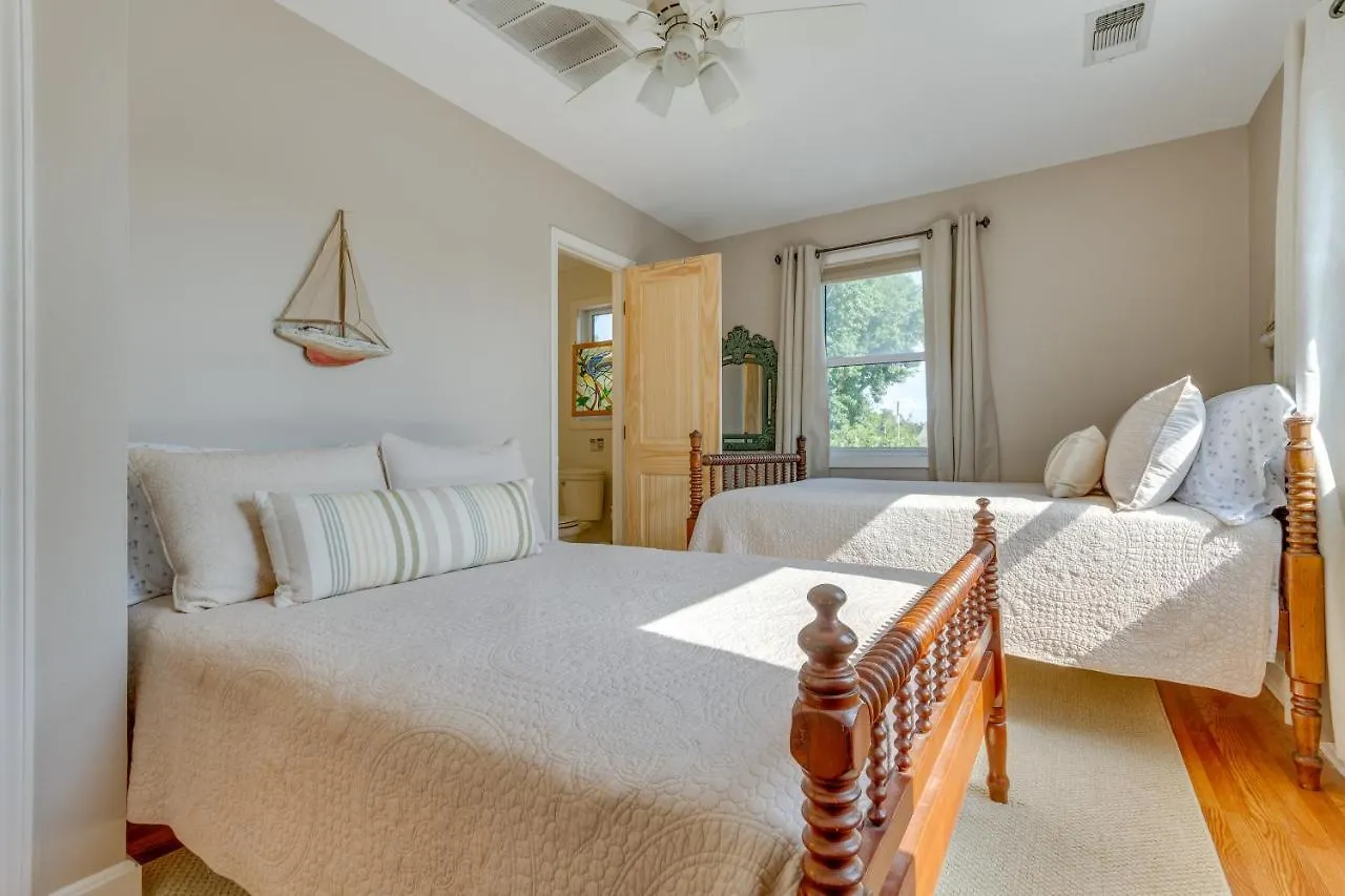 Pensacola Paradise Furnished Deck And Gas Grill! Holiday home