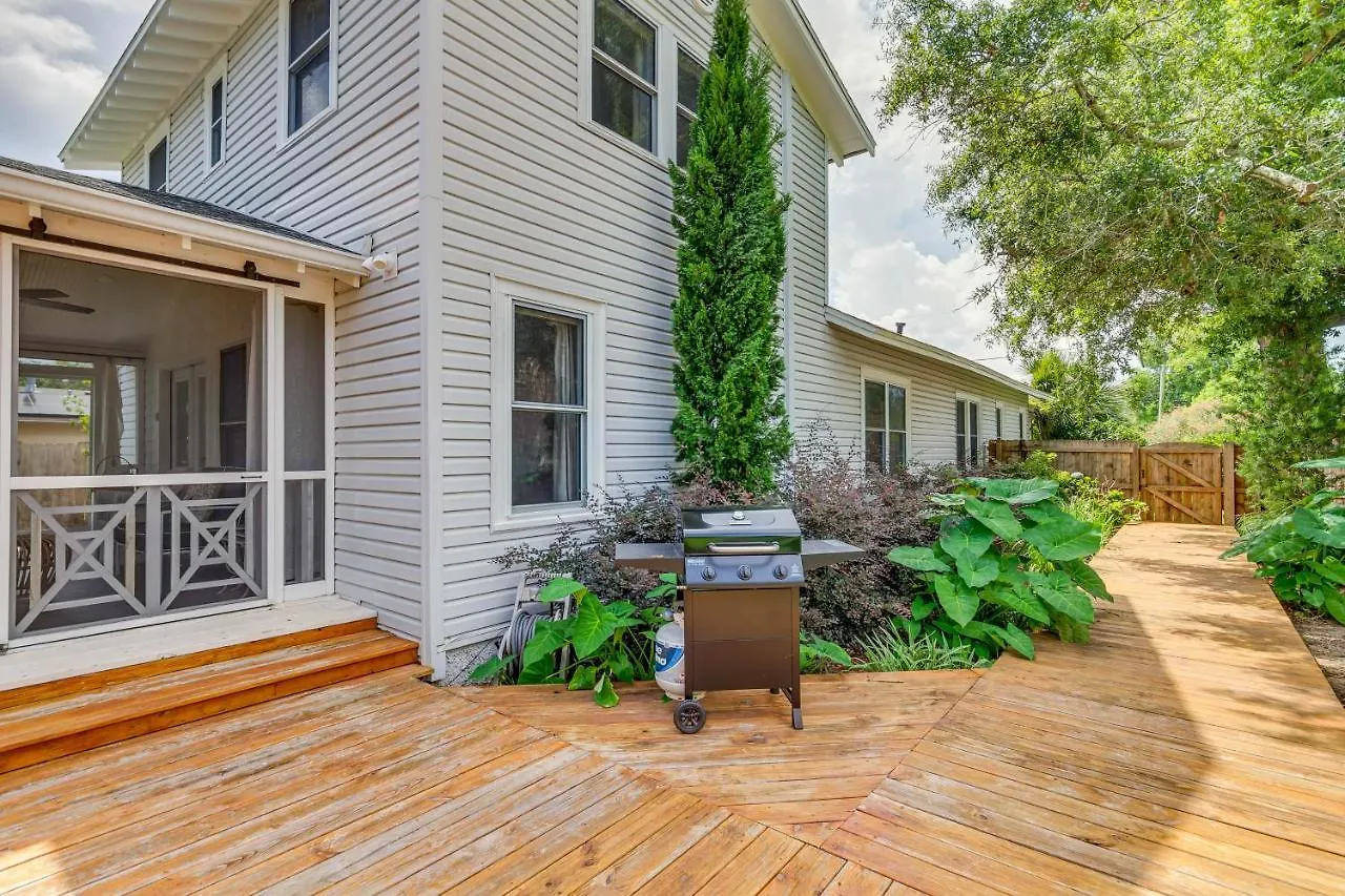 Pensacola Paradise Furnished Deck And Gas Grill! Holiday home